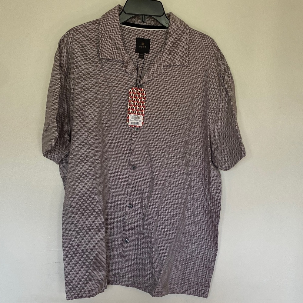 next Men's Short-Sleeve Button-Down Shirt in Burgundy Micro-Pattern